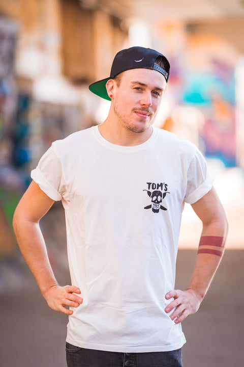 TOM'S T-SHIRT (STONE WHITE MIT BACKPRINT)