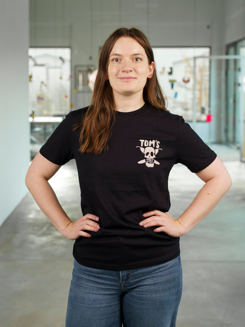 TOM'S T-SHIRT "THE HOT SIDE OF LIFE 2022" (BLACK)